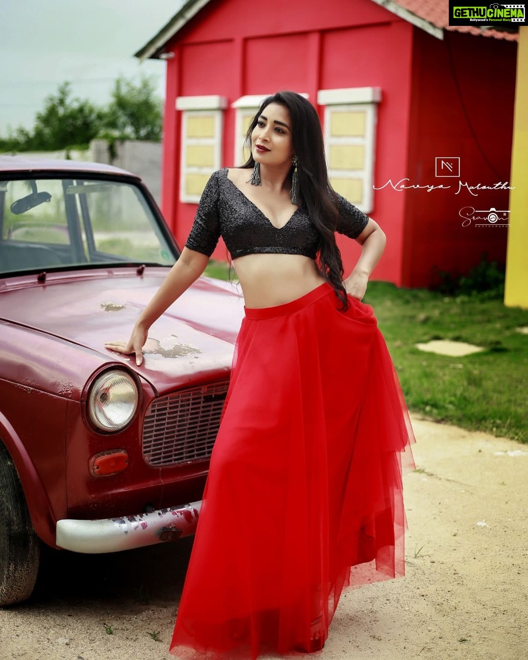Bhanu Sri Mehra Instagram - ❤🖤 Outfit:@navya.marouthu Click:@sravanphotographyofficial Earrings:@pretty.jewelbox Location:@chayachitram_studio #actor #actorslife #busy #bhanucutefanpage #bhanusri #bhanusree🔥❤️ #hybridpilla