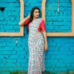 Bhanu Sri Mehra Instagram - Keep a smile on your face it's the best accessory you can ever wear 😍🤩 Outfit:@navya.marouthu Photo 📸:@sravanphotographyofficial Location:@chayachitram_studio . #saree #love #bhanusree🔥❤️ #hybridpilla #biggboss2 #actor #anchor #lifestyle #busy