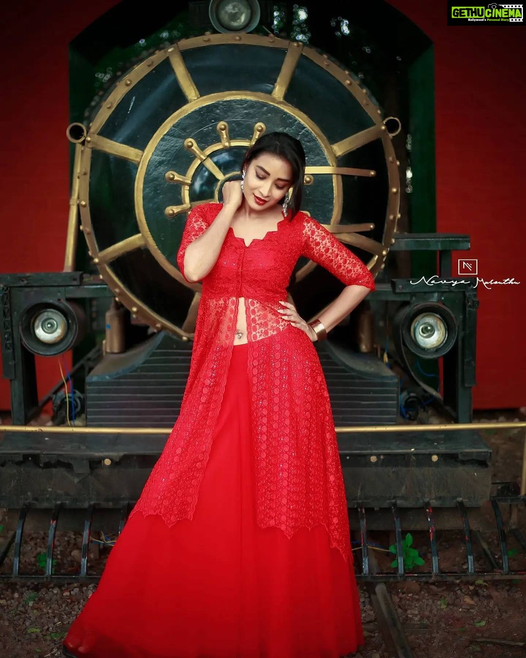 Bhanu Sri Mehra Instagram - 🍓 Outfit:@navya.marouthu 📸:@sravanphotographyofficial . . #bhanusree🔥❤️ #actress #southindianactress #tollywoodactress #biggboss2 #telugupilla #hybridpilla