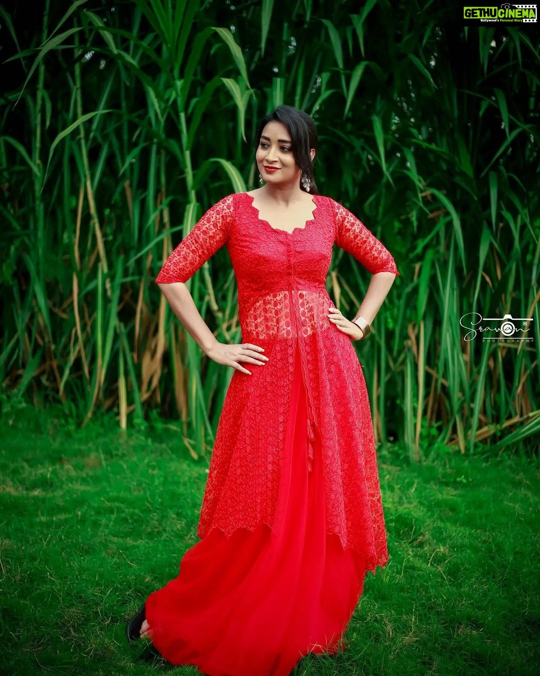 Bhanu Sri Mehra Instagram - I like the color red because it's a fire 🔥 . . Outfit:@navya.marouthu 📸:@sravanphotographyofficial . #bhanusree🔥❤️ #redlove #happymood #newclick #tollywoodactress #actorslife #actor #bhanusree🔥❤️ #bhanuhybridpilla