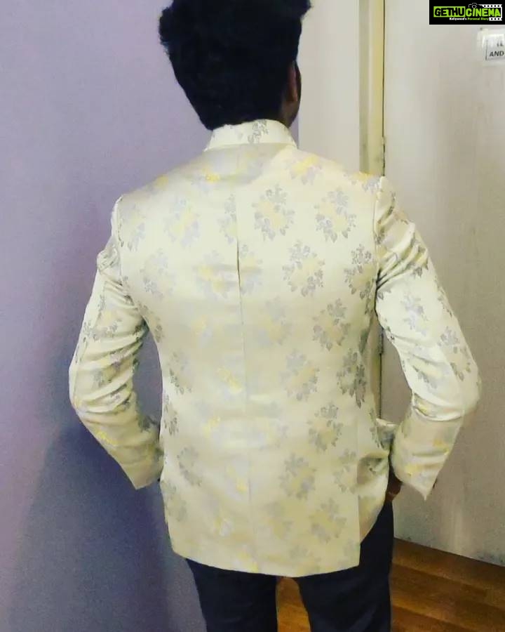 Bhanu Sri Mehra Instagram - Award ivvali ra niku @jabardasth_avinash na bro Shoot time . . #fun #shooting #happymood #tollywoodactress #bhanusree🔥❤️ #brothersisterlove