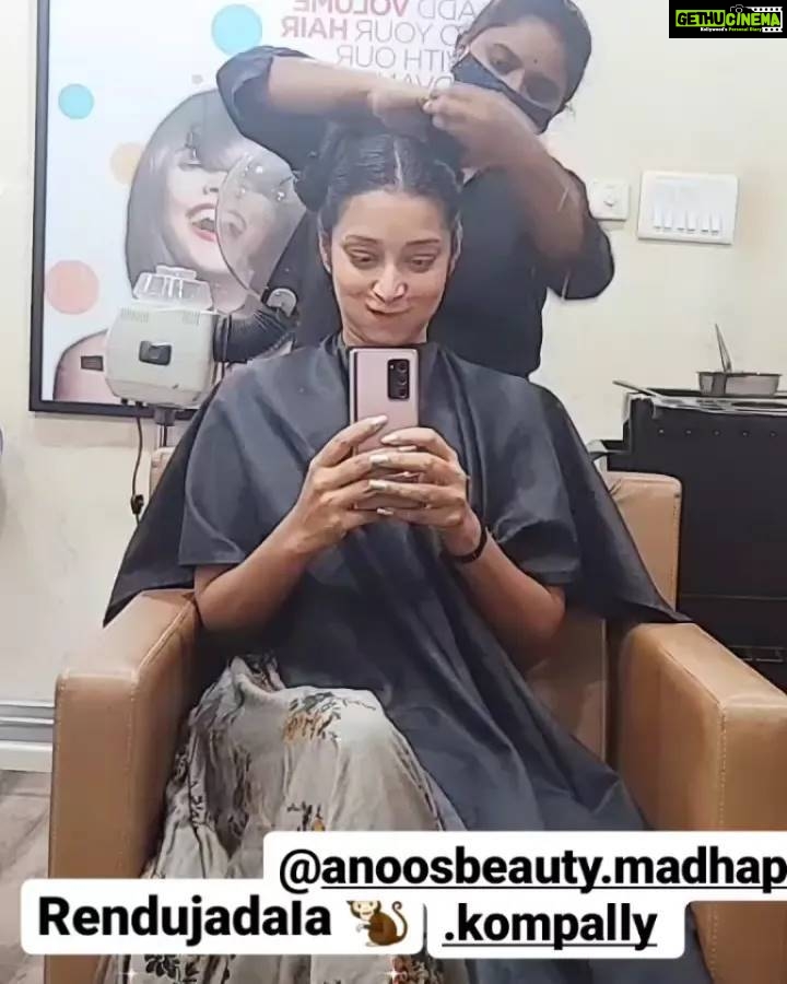 Bhanu Sri Mehra Instagram - Rendu jadala 🐒🙈