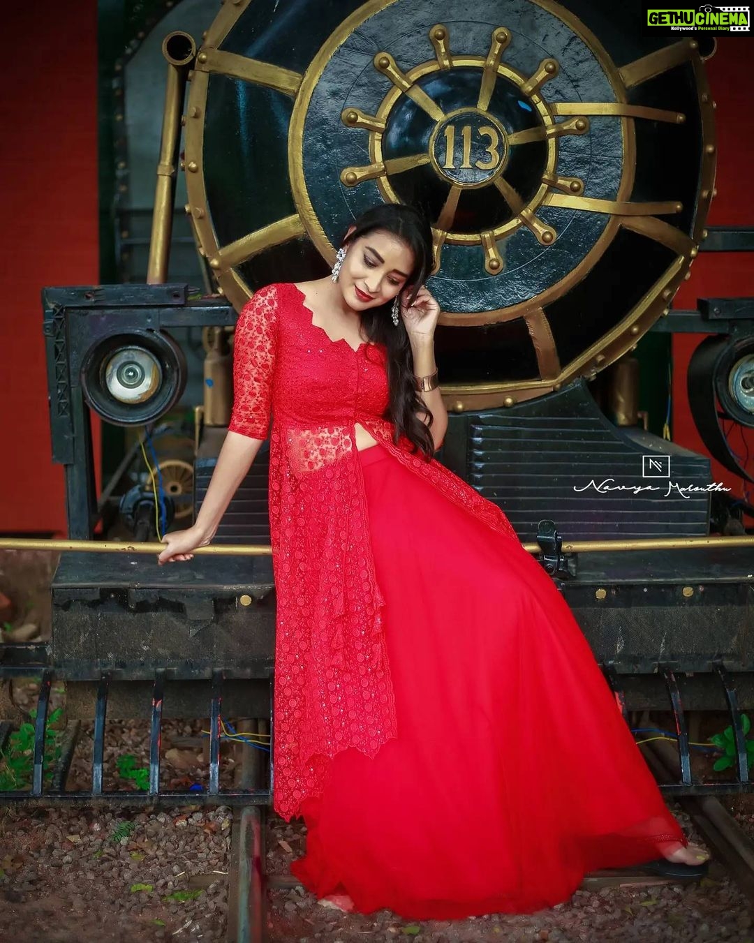 Bhanu Sri Mehra Instagram - 🍓 Outfit:@navya.marouthu 📸:@sravanphotographyofficial . . #bhanusree🔥❤️ #actress #southindianactress #tollywoodactress #biggboss2 #telugupilla #hybridpilla