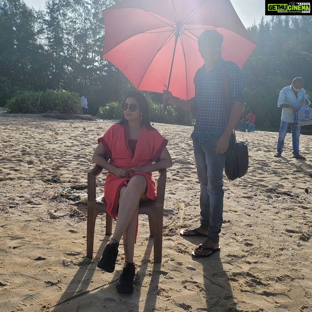 Bhanu Sri Mehra Instagram - Love work ❤ #shoot #mood #happymood #beachvibes #workmode #songshoot #beachstyle #tollywoodactress #bhanusree🔥❤️