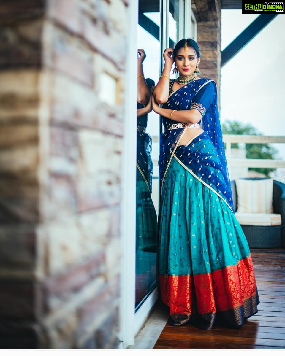 Bhanu Sri Mehra Instagram - 🦚 . . . #halfsaree #love #actor #telugupilla #biggboss2 #anchor #bhanusree🔥❤️ #bhanuhybridpilla #tollywoodactress #southindianactress #bhanusree