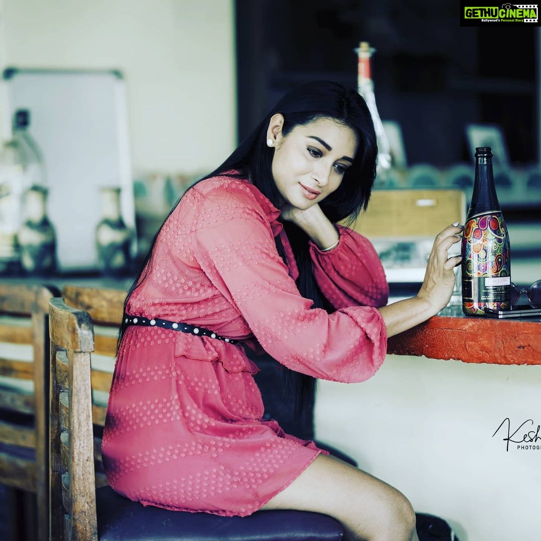 Bhanu Sri Mehra Instagram - Happy Sunday all my lovely people 💕stay healthy and stay safe enjoy the day 😘 @they_call_me_keshu @maskmakeupartist @vintage_vanam #sundayfunday #enjoy #happy #bhanusree #tollywoodactress #actor #life #hybridpilla #bhanusree🔥❤️