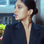 Bhumi Pednekar Instagram - Some glam for the gram! . . . #hello #instafam #wednesday #love #trending #Bbeauty #versace
