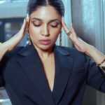 Bhumi Pednekar Instagram - Some glam for the gram! . . . #hello #instafam #wednesday #love #trending #Bbeauty #versace