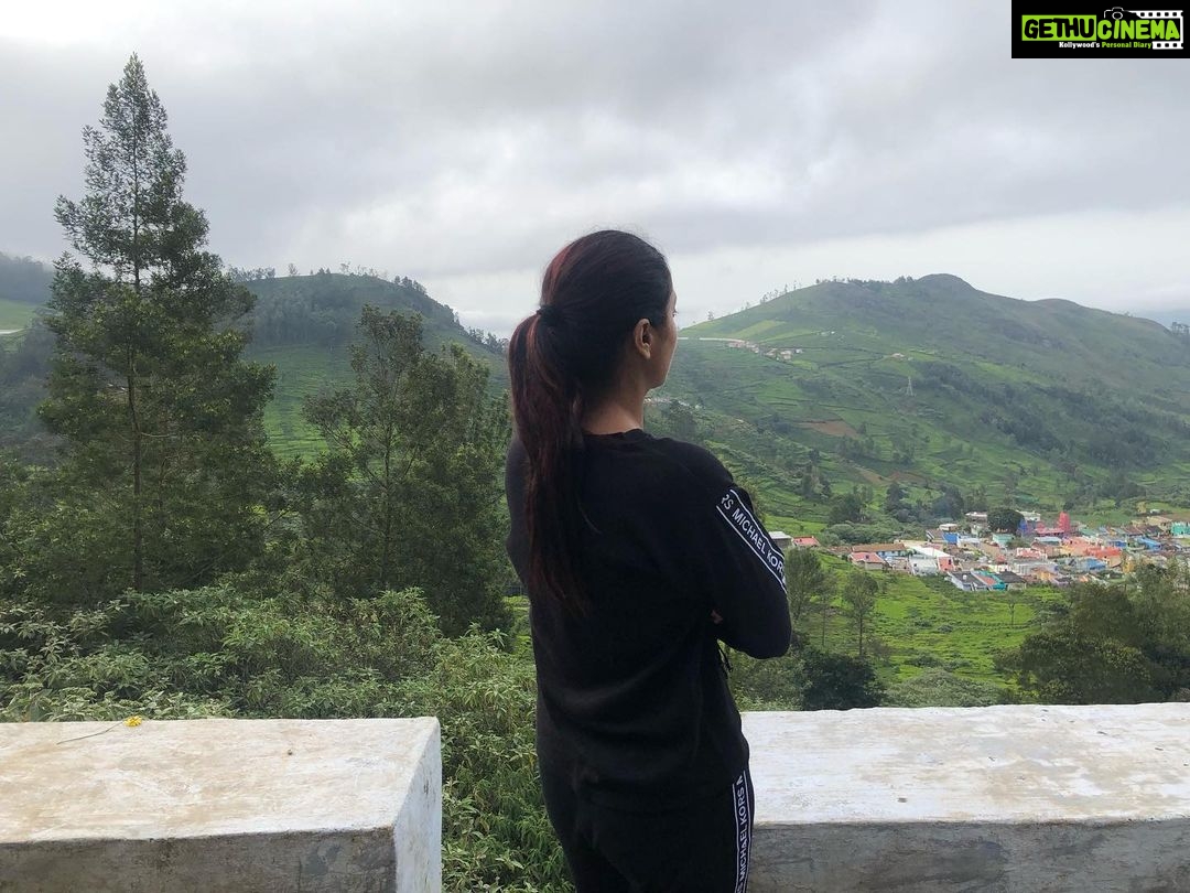 Bhumika Chawla Instagram - Chale khud ko dhoondne… Khoye khoye chale khud ko dhoondne … The dormant volcano that turns active The ocean that goes so deep until it is no more blue … I am going where I belong To the mountains , to find myself again , I know who I am — Bhumika — but I don’t know who I am ❤️ , while I lose myself to find myself …. While I start off a New project — while there will be hours of work — when I am not working … I am being one with the mountains and immersing myself there ❤️ Chale khud ko dhoondne