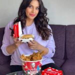 Bipasha Basu Instagram - It’s a special long weekend and we've been craving some KFC lately 😍🍗 I was in for a surprise to find out that for the first time in India @KFCIndia_official has launched a limited-edition KFC Special 15 Ultimate Savings Bucket. This celebratory bucket with a vibrant design and KFC favourites is available only till 17th August. 💯🤩 So what are y'all waiting for? Head to your nearest KFC restuarant or like me, order in through the app 🤳 #KFCSpecial15 #LimitedEdition #Weekend #Indulgence