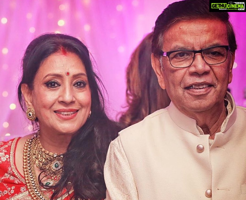 Bipasha Basu Instagram - Golden Couple ❤️Happy anniversary Ma & Papa❤️Love you ❤️