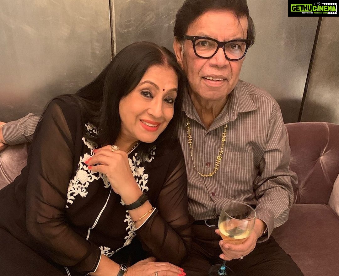 Bipasha Basu Instagram - Golden Couple ❤️Happy anniversary Ma & Papa❤️Love you ❤️