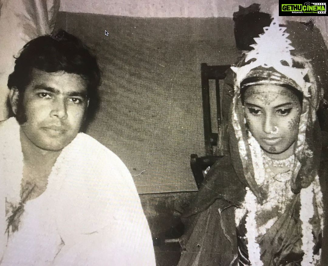 Bipasha Basu Instagram - Golden Couple ❤️Happy anniversary Ma & Papa❤️Love you ❤️