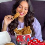 Bipasha Basu Instagram - It’s a special long weekend and we've been craving some KFC lately 😍🍗 I was in for a surprise to find out that for the first time in India @KFCIndia_official has launched a limited-edition KFC Special 15 Ultimate Savings Bucket. This celebratory bucket with a vibrant design and KFC favourites is available only till 17th August. 💯🤩 So what are y'all waiting for? Head to your nearest KFC restuarant or like me, order in through the app 🤳 #KFCSpecial15 #LimitedEdition #Weekend #Indulgence