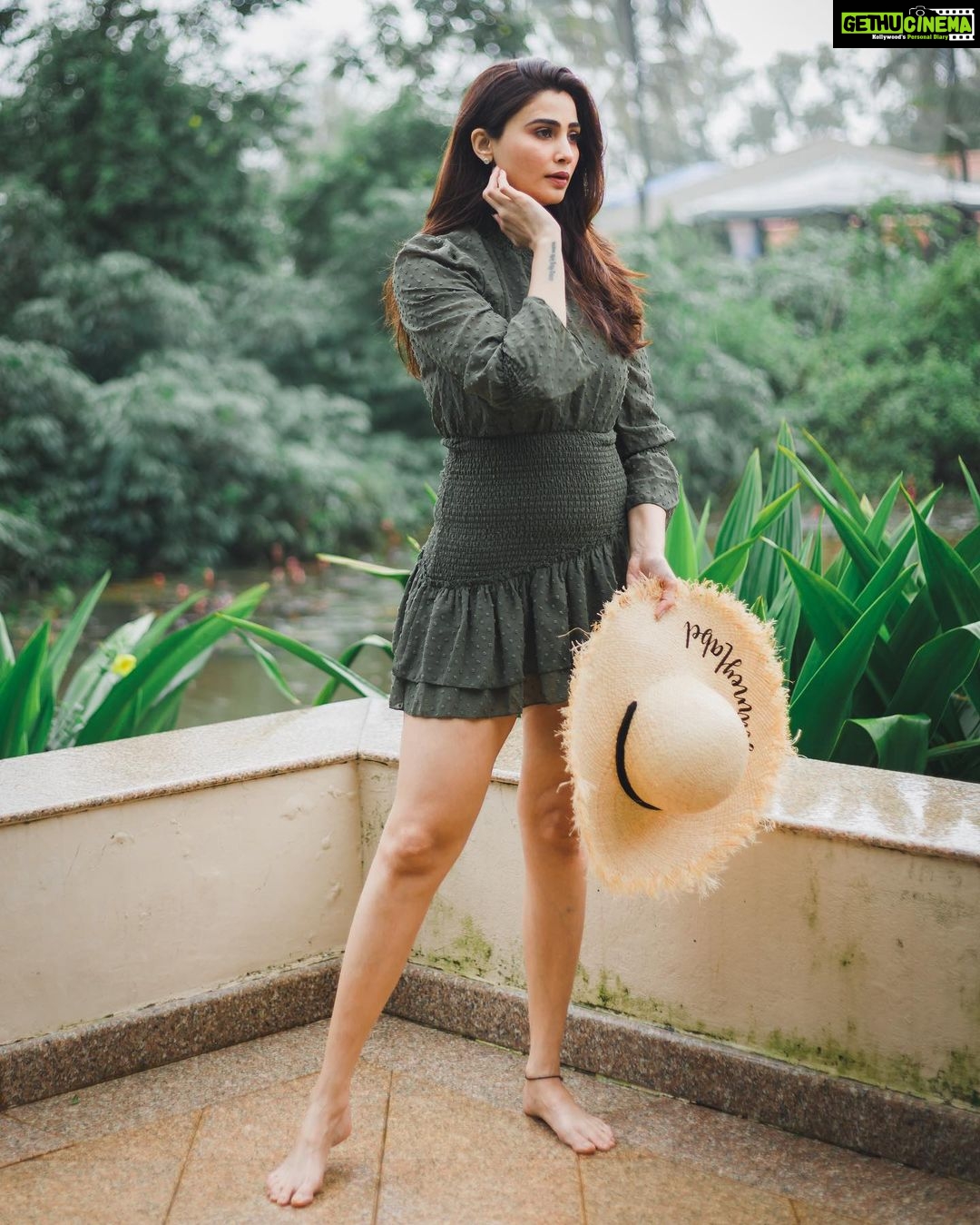 Daisy Shah Instagram - O-Live It! . . . @travelwithjourneylabel #throwback . . . #goadiaries #journeylabel #travelwithjourneylabel #yourarespecial #thinkholidaythinkjourneylabel The Leela Goa