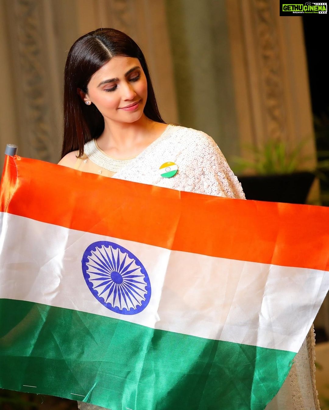 Daisy Shah Instagram - Happy Independence Day 🇮🇳 #IndiaAt75 #jaihind