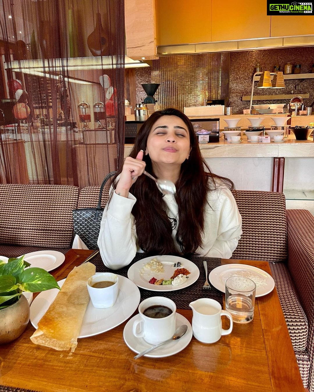 Daisy Shah Instagram - Good food n Good mood. K bye āš» . . . #southindianfood #bachpankiyaadein #livelovelaugh P.s⦠I am from a kerala Samajam School.