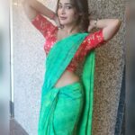 Dharsha Gupta Instagram – ❤️Kannaleyyy pesi pesi kolladheyyyy❤️
M&H- @jothikavishaal 
Saree & blouse- @urban_closet_ethnic