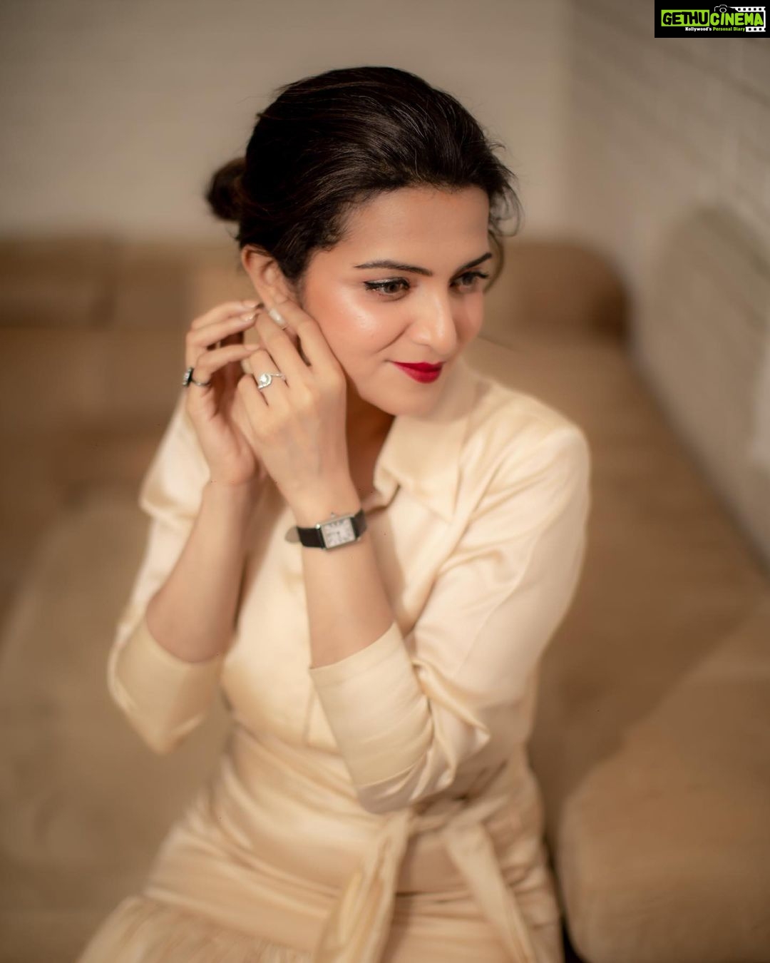Dhivyadharshini Instagram - Warm tone for #liger promotions @chaitanyarao_official designer (loved this look π₯°π) @makeupibrahim make up @hairstylists_vijayaraghavan hair @camerasenthil photographer #ddneelakandan #dhivyadharshini #liger #ddreels #fashion #style #chaitanyaroa #vijaydevarakonda
