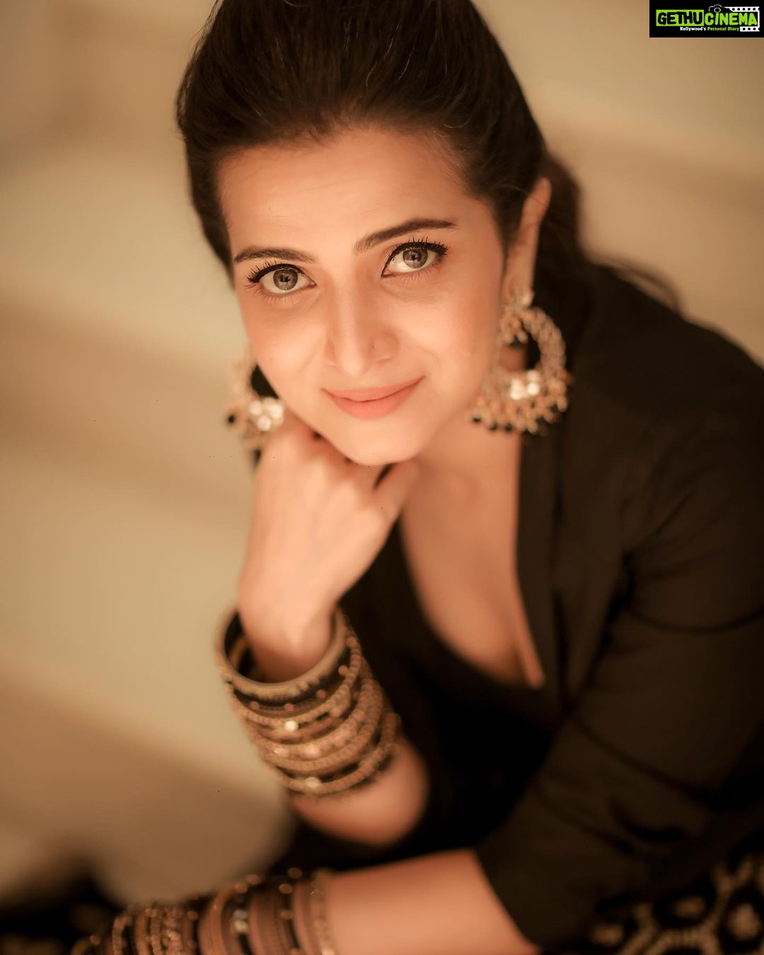 Dhivyadharshini Instagram - ‘Whatever you do, do it in style’is my motto 🖤💃 @camerasenthil captures @raji_designer stylist @saba_hair_makeupartist hairstylist N make up meeeeee #ddneelakandan #gagra #fashion #dhivyadharshini #blackoutfit #stylestatement #smile #highpony #dreamyeyes