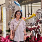 Dhivyadharshini Instagram – What do you think? It’s a nice pic right, then pls be nice n like it 🤗🧐😛🥰

#travel #ddneelakandan #shoppinglook #mycomfortlook #travellook #dhivyadharshini #fashion 
#kualalumpur @malaysia.truly.asia Pavilion Hotel Kuala Lumpur Managed by Banyan Tree