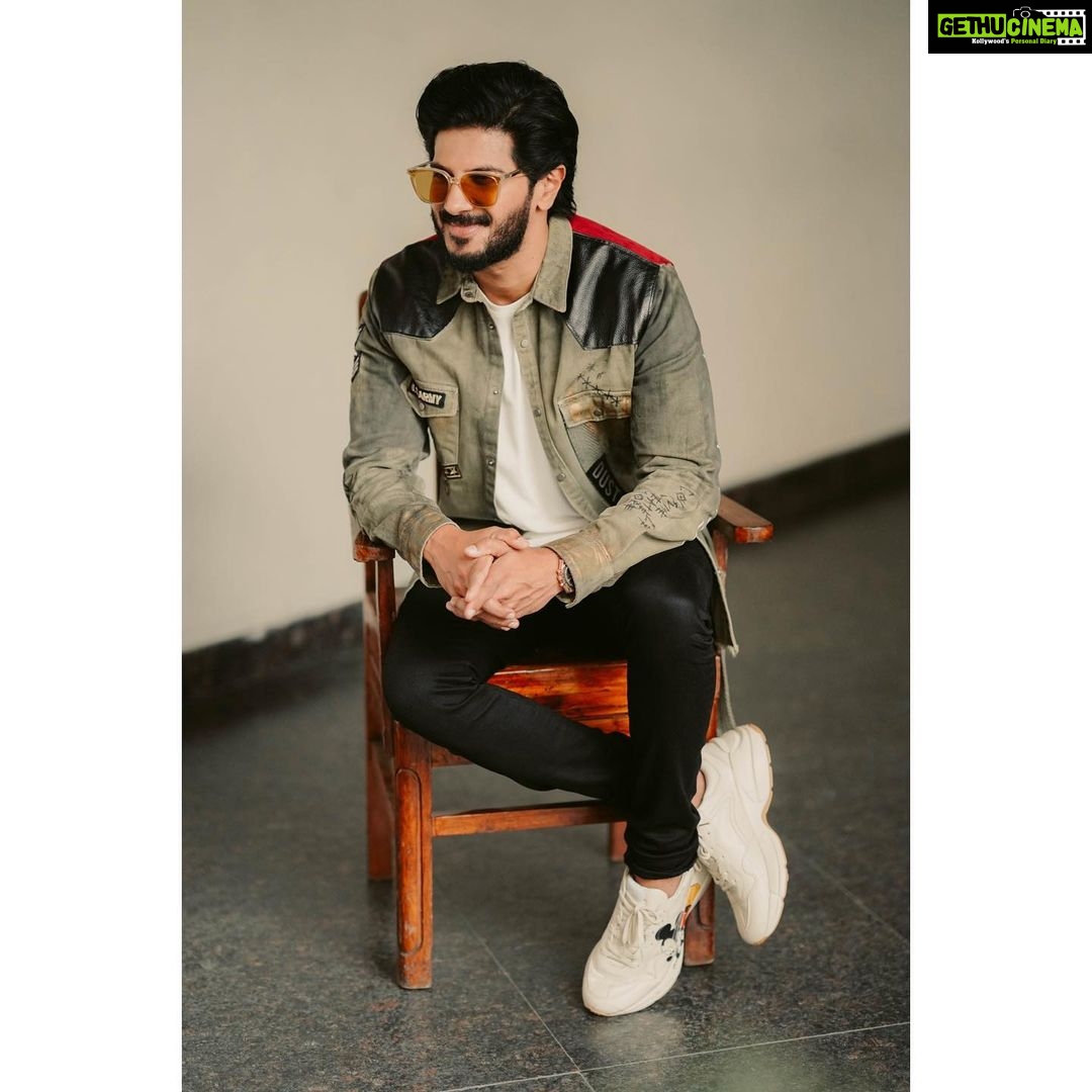 Dulquer Salmaan Instagram - Our dream has a deadline ! Aug 5th ! Styling by @harmann_kaur_2.0 đ¸ @sbk_shuhaib #SitaRamam @hanurpudi @mrunalthakur @rashmika_mandanna @sumanth_kumar @bhumika_chawla_t @vennelakish @sharma_murli @tharunbhascker #ChalasaniAswaniDutt @composer_vishal #PSVinod #KotagiriVenkateswaraRao @mrsheetalsharma @vyjayanthimovies @swapnacinema @dqswayfarerfilms @lyca_productions @swapnaduttchalasani @priyankacdutt @sonymusic_south @tsunilbabu @ali_thohts @prasanth_ank7 @shreyaas_krishna @madhankarky @ashwathbhatt @sillymonksnt @shreyasgroup @swiggyindia @paytmtickets @radiocityindia @geethagautham @anilandbhanu @ursvamsishekar @prasad_darling @mrinal96 @sheelapanicker026 @bendthespoonmarketing #SitaRamamFromAug5 #declassifiesonAUG5 #DulquerSalmaan #SitaRamamTelugu #SitaRamamTamil #SitaRamamMalayalam #SitaRamamMovie