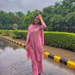 Erica Fernandes Instagram - Good morning 🌞 Hoping that everyone is doing well and are enjoying the monsoons like I am in my pink suit by @sajke.in @oakpinionpr Take care and don't fall sick. And for those who are, wishing you get better soon. 🤗❤️