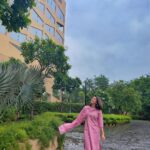 Erica Fernandes Instagram - Good morning 🌞 Hoping that everyone is doing well and are enjoying the monsoons like I am in my pink suit by @sajke.in @oakpinionpr Take care and don't fall sick. And for those who are, wishing you get better soon. 🤗❤️