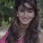 Erica Fernandes Instagram - How many times have you watched this movie??? Comment below I can’t remember the number of times I have. 🙈 #reelitfeelit #reelkarofeelkaro #bollywoodsongs #filmy Bollywood