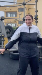 Esha Deol Instagram - Come wind! Come rain! We train 👊🏼🧿

#workout #stayfit #athletics #warmup #kickboxing #viral #trending #monsoon #mumbairains #reelitfeelit #reelsindia #explore  #reel #trendingreels #eshadeol #gratitude ❤️🧿