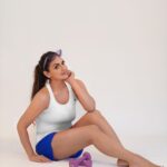 Esha Deol Instagram - A mix n match moment gets my mood right and my reps high. ✨What do you do to keep your spirits up? @engn.in #OwnYourGame #WednesdayMotivation #ActiveWear #WomensFitness #HealthyLifestyle #WomensWear #WomensHealth #Strength #Consistency #stayfit 🧿♥️