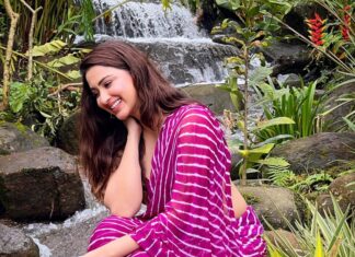 Eshanya Maheshwari Instagram - Chehara Kya Dekhate Ho Dil Mein Utarkar Dekho Na..💗 Saree by @maheswariswati #nature #peace #saree #sareelove #Esshanyamaheshwari #esshanya Ayatana Resort