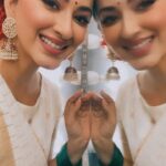 Eshanya Maheshwari Instagram - Tu hoga zara pagal, agar tune mujhe na chuna 😉🤍 #reelsinstagram #saree #sareelove #esshanyamaheshwari #esshanya #feelitreelit #bts #behindthescenes