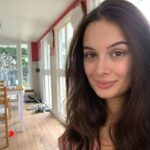 Evelyn Sharma Instagram - I just realised I haven’t taken a photo of myself in a longgg time! 😅 but my sunroom is almost ready! Just waiting for the final paint and floor polish 💯 can’t wait to move in my plants 🪴