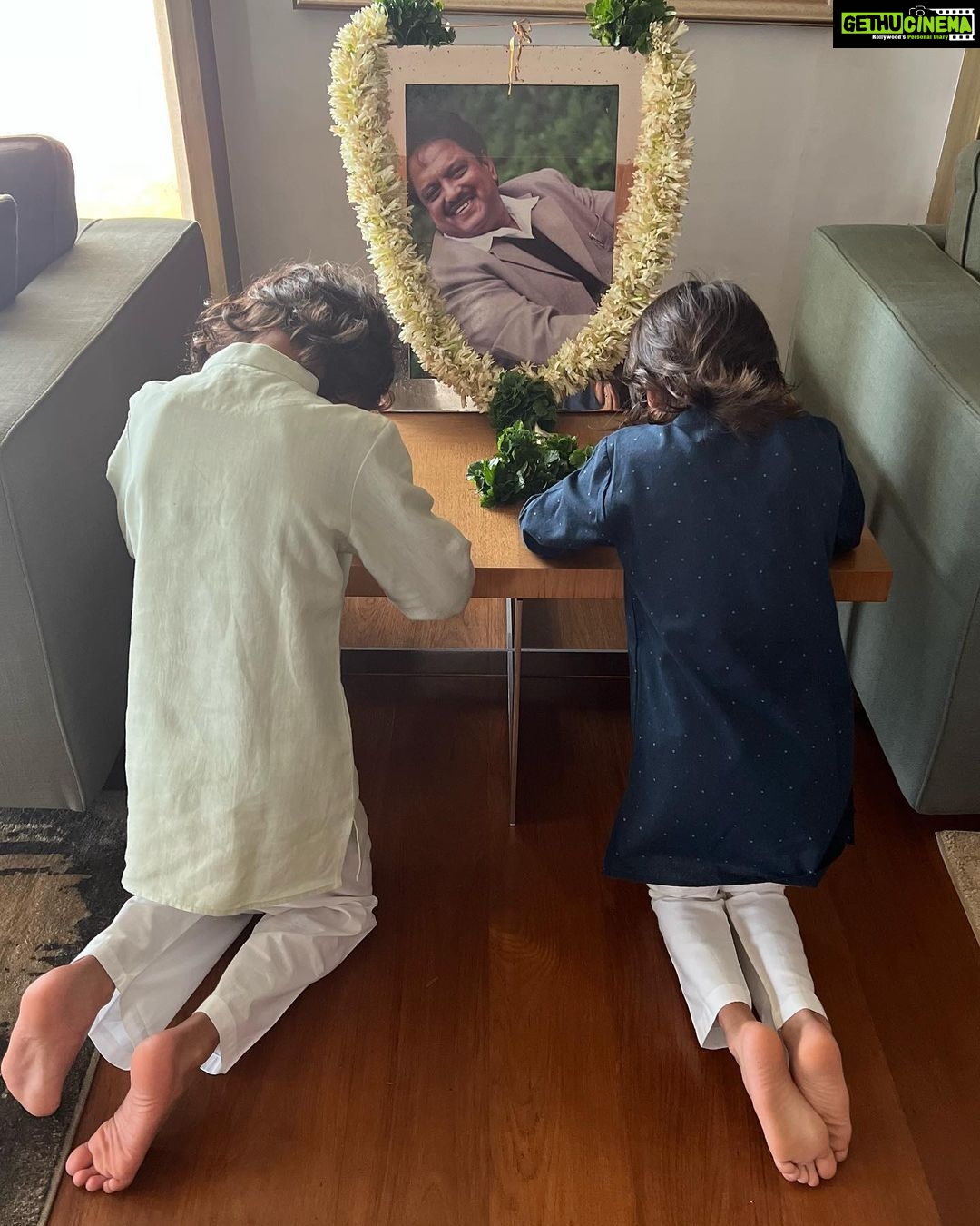 Genelia D'Souza Instagram - Dearest Pappa, Riaan and Rahyl asked me today “Aai, if we ask Ajoba a question, will he answer??” Without a doubt my answer was “He will answer, if you Hear him” I have honestly lived all these years speaking to you and getting every answer back, I know you have been w us through our toughest times and laughed with us through our lighter times, I know that you answer every doubt we have and I know even right now, you have read what I am writing to you.. And I know it’s your promise to us, that you will always be there, if we just keep our ears open to hearing you, our eyes open to seeing you and our hearts open to experiencing you 💚💚💚 We Miss You Pappa P.s - Riaan and Rahyl insist that they are holding you on either side 💚 #vilasraodeshmukh #thebest