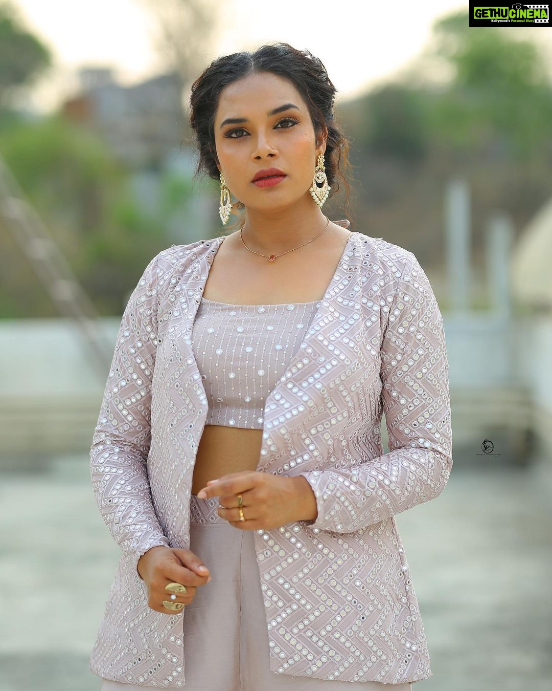 Hari Teja Instagram - When u focus on u.. You grow… When u focus on shit.. Shit grows…. ❄️ Just be you 💕 Outfit: @myriti PC : @naveen_photography_official 🥰