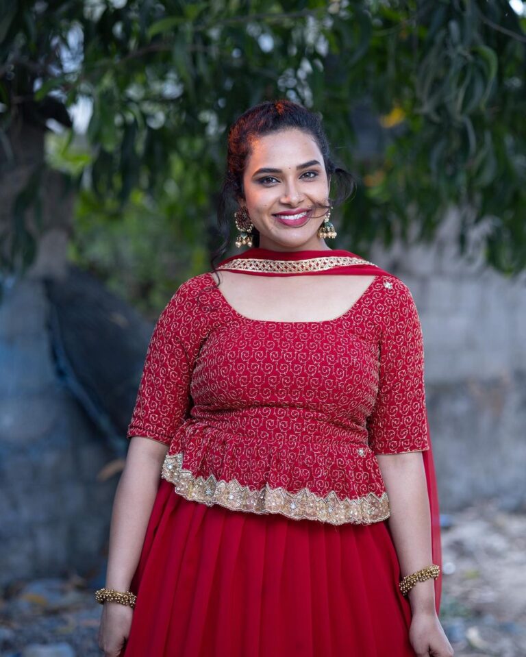 Hari Teja Instagram - Red, Ofcourse, is the colour of the interior of our bodies … in a way .. it’s inside out RED 🩸 wearing: @gaurinaidu PC: @relivevisuals @whoisindrasena ❤️