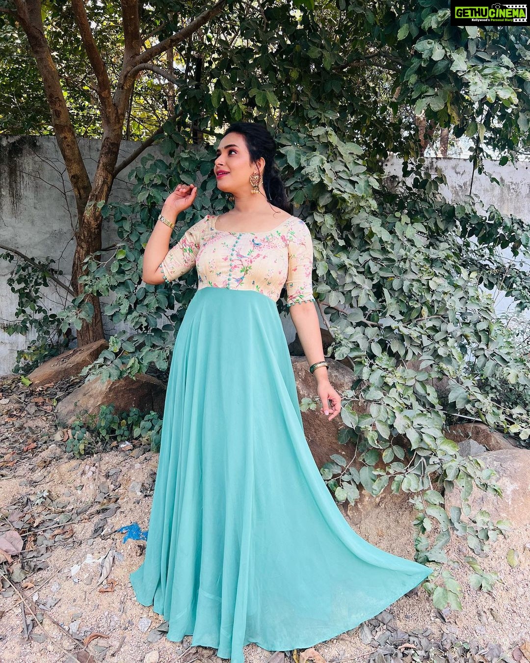 Hari Teja Instagram - Thank u @riya_designing_studio for this pretty dress 💕💕 Pc: @lipsikabhashyam ☺️