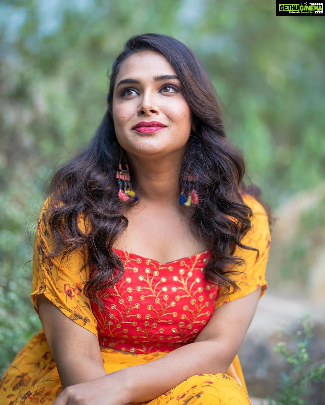 Hari Teja Instagram - Another year.. another hope.. ❤️ wishing u all a very happy new year .. 😊 Outfit: @gaurinaidu Pc: @whoisindrasena