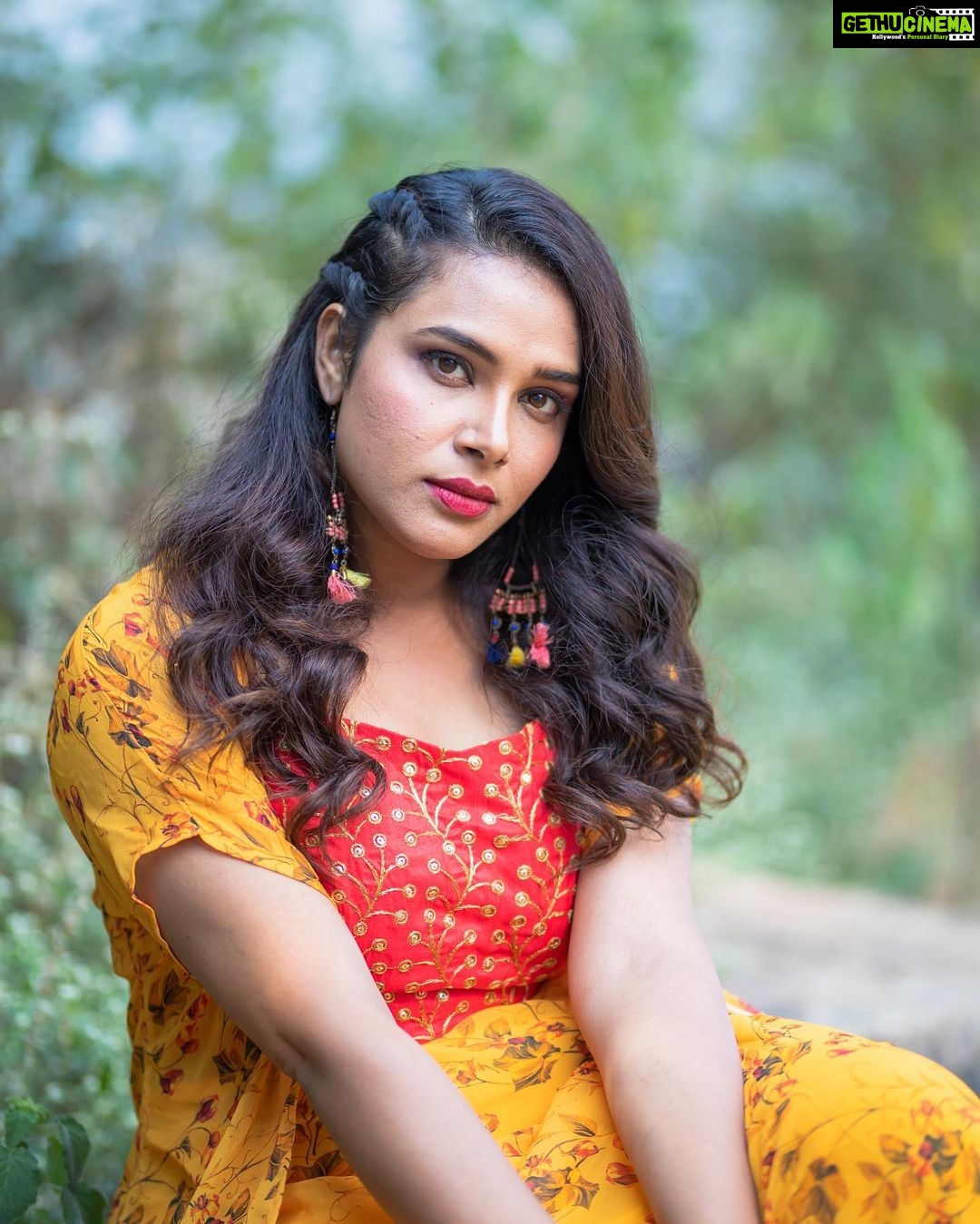 Hari Teja Instagram - Another year.. another hope.. ❤️ wishing u all a very happy new year .. 😊 Outfit: @gaurinaidu Pc: @whoisindrasena