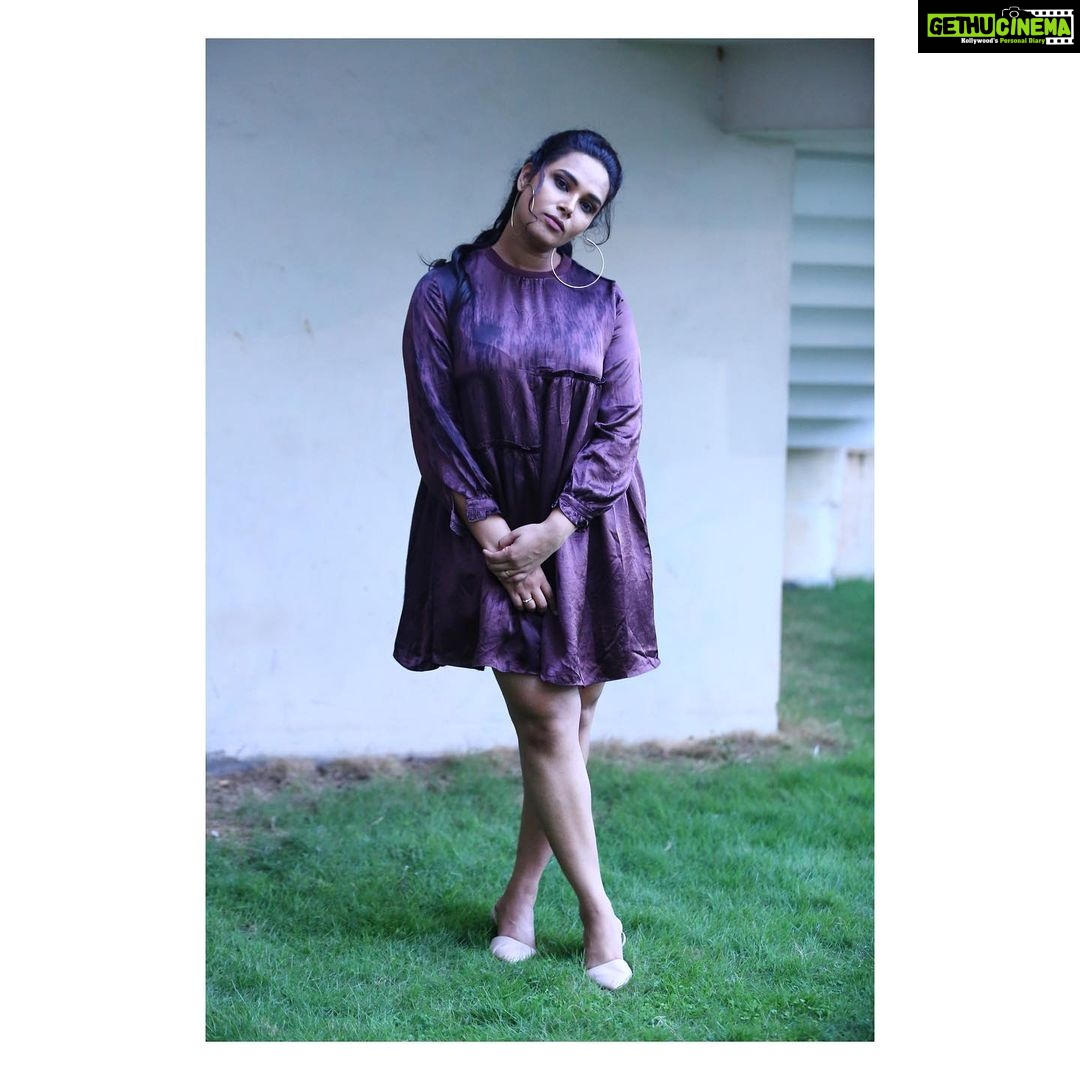 Hari Teja Instagram - For Star music today ❤️🩹 Start music today at 12pm only on star maa 😀😀 Outfit & styled by @impriyankasahajananda ❤️ Makeup&hair : @fairies_and_brides We really had fun maaastaaaruuu 😎😎