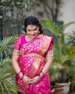 Hari Teja Instagram - Don’t miss Big boss Utsavam today ❤️ Saree: @mugdhaartstudio @sashivangapalli jewellery: @aarni_by_shravani  PC: @whoisindrasena