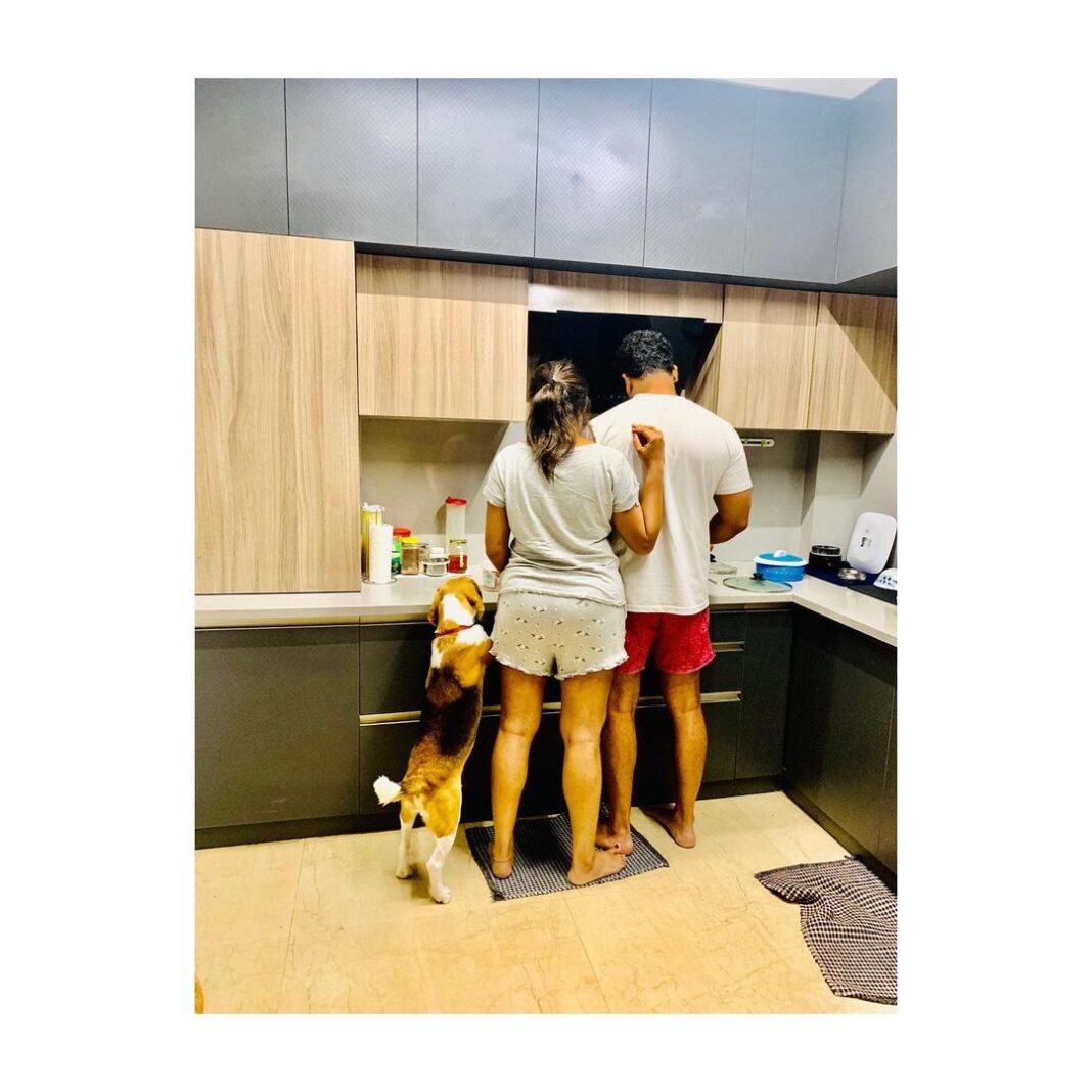 Hari Teja Instagram - Spending that quality family time ❤️ how’s quarantine treating u guys? Don’t forget to stay home .. & stay safe ..😇 @deepakkrao1985 ☺️ #forever #love #laddu #happyme #blessed ☺️