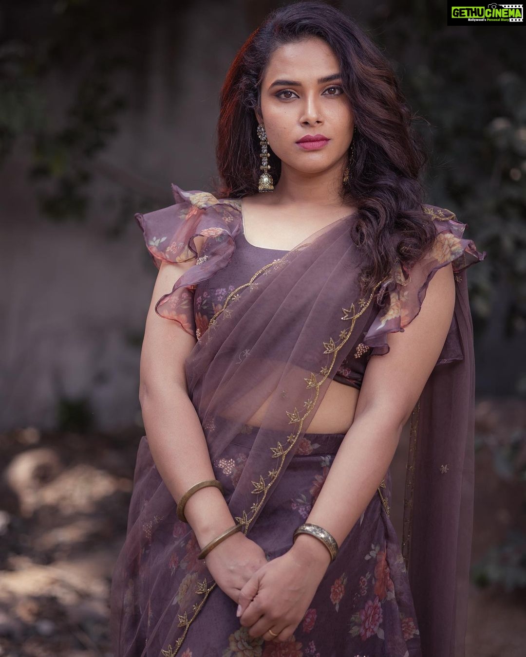 Hari Teja Instagram - Time has a wonderful way of showing us what really matters in life ⏳ Outfit: @gaurinaidu Pc: @relivevisuals @whoisindrasena 😎