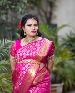 Hari Teja Instagram - Don’t miss Big boss Utsavam today ❤️ Saree: @mugdhaartstudio @sashivangapalli jewellery: @aarni_by_shravani  PC: @whoisindrasena
