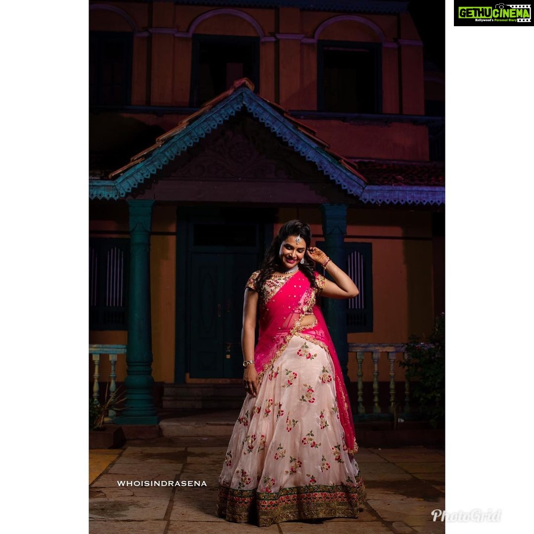 Hari Teja Instagram - For today’s Amazon great Indian festival sambaraalu 🥰 at 11am only on Star Maa❤️ Outfit by: my all time last minute saviour @sonyfashions_sonyreddy 😍😍😘😘 jewellery: @shaburis 🥰 PC: @whoisindrasena 🥰