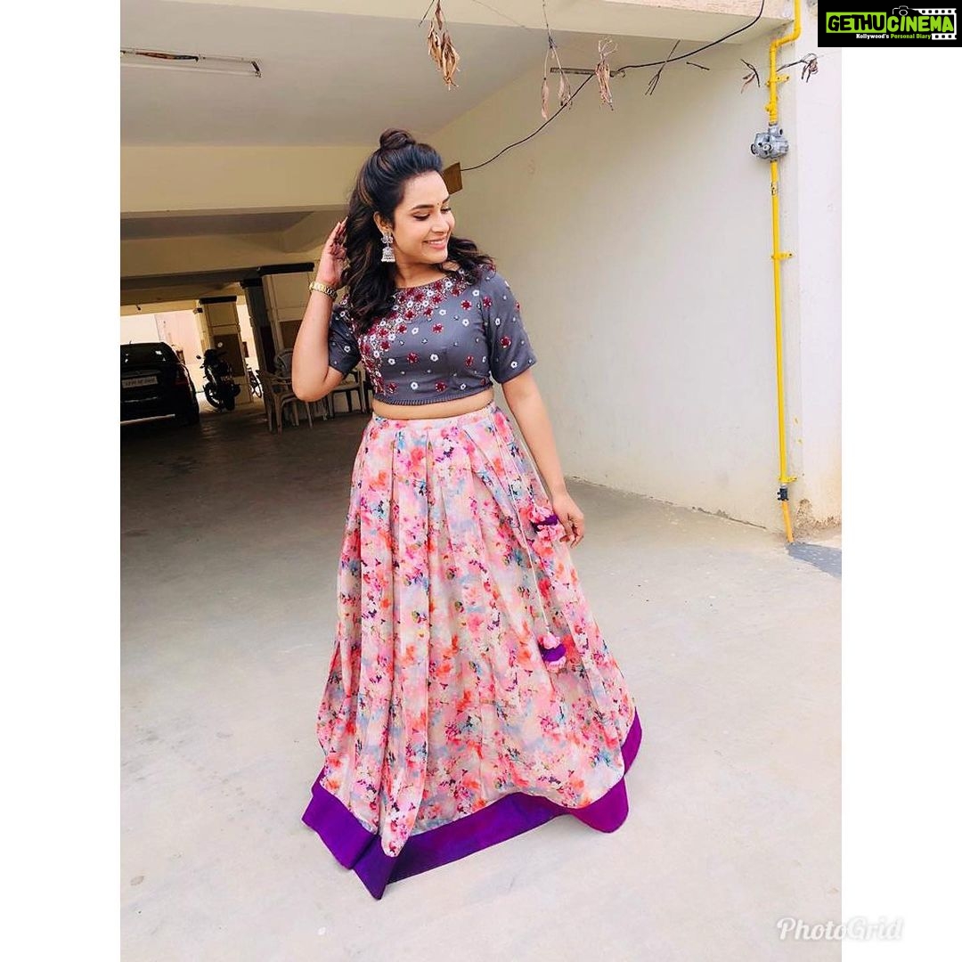 Hari Teja Instagram - This beautiful outfit by @snehasomanistudio ❤️🥰 styled by : @kalyanik666 hair & makeup: @fairies_and_brides ❤️ jewellery: @sreepassion 🥰