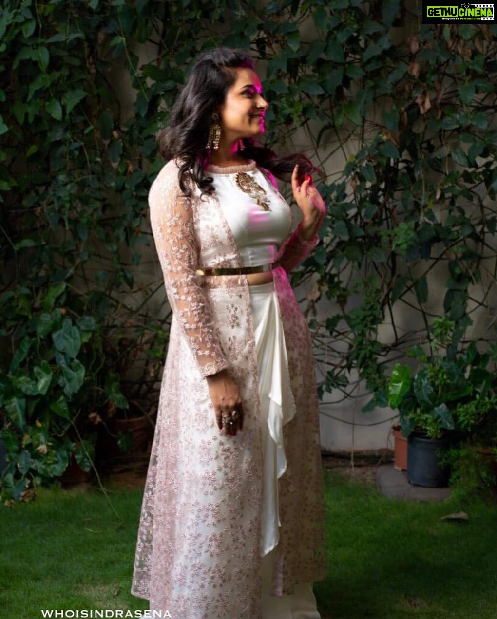 Hari Teja Instagram - Fight for the fairy tale... it does exist 🧖♀️👰🧚♀️ This beauty by @gaurinaidu ❤️ for today’s Super singer ...🥰🥰 PC: @whoisindrasena Makeup &hair @fairies_and_brides ❤️
