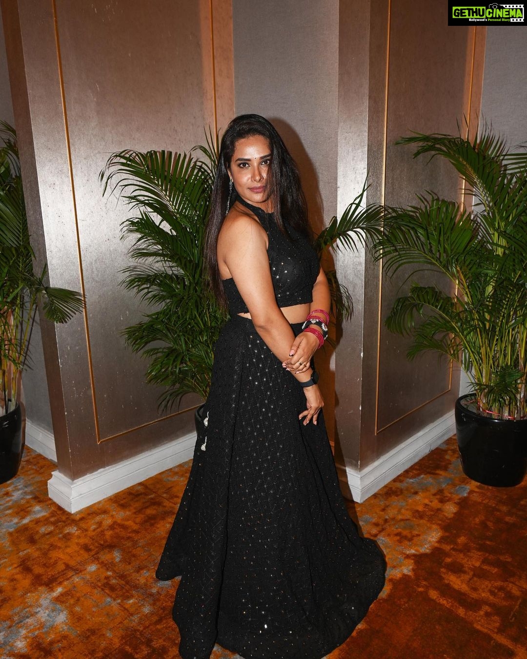 Hari Teja Instagram - About last night … Thank u Singapore for all the love u showered on me… I ❤️ u .. outfit: black + Gauri my fav combo🖤 @gaurinaidu 🤍. Pc: @mana.swetha17 ❤️