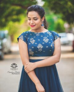 Hari Teja Instagram - Heylo Summers 🥰🥰 this pretty comfortable outfit by @duta_couture ❤️ jewellery @krishnas_joya_hyderabad ❤️ PC: @sandeepgudalaphotography 😻 shoes by: @septembershoes ❤️